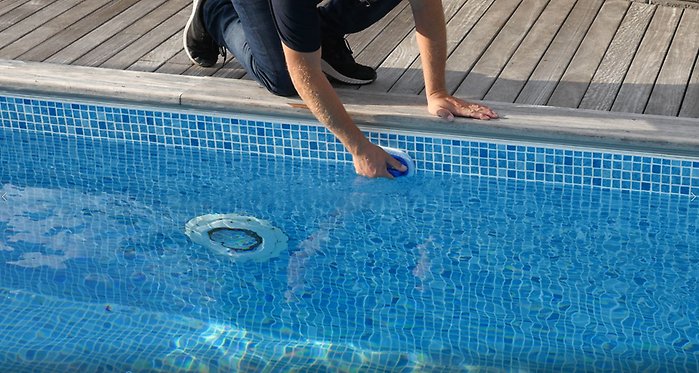 Brosse de Piscine  Nettoyez la ligne d'eau & les Tâches du Liner